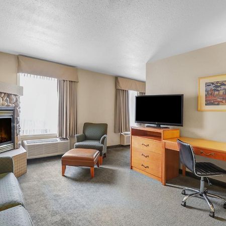 Days Inn By Wyndham Red Deer Kültér fotó