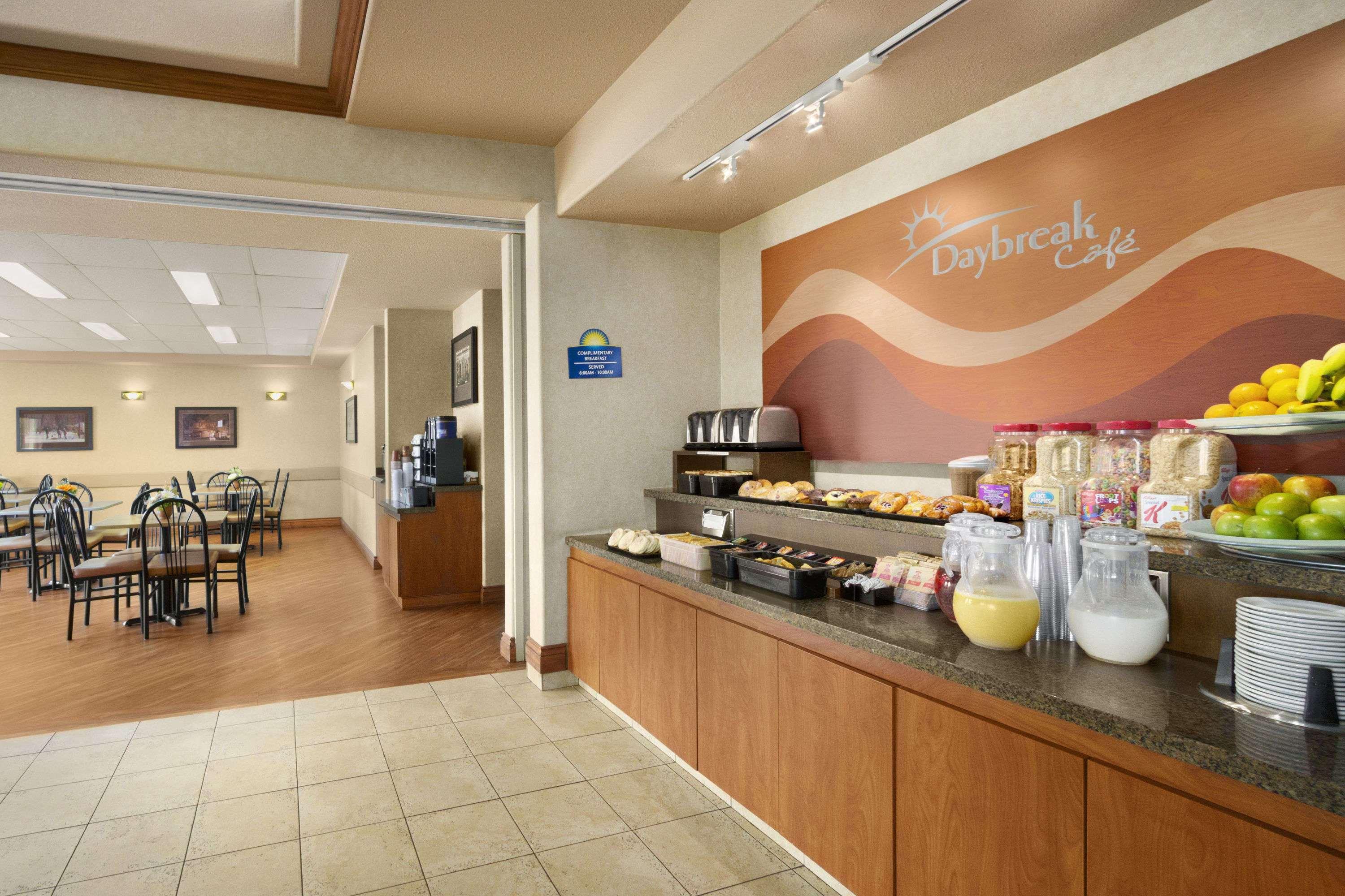 Days Inn By Wyndham Red Deer Kültér fotó