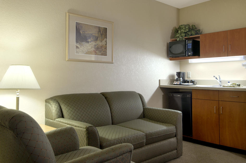 Days Inn By Wyndham Red Deer Szoba fotó